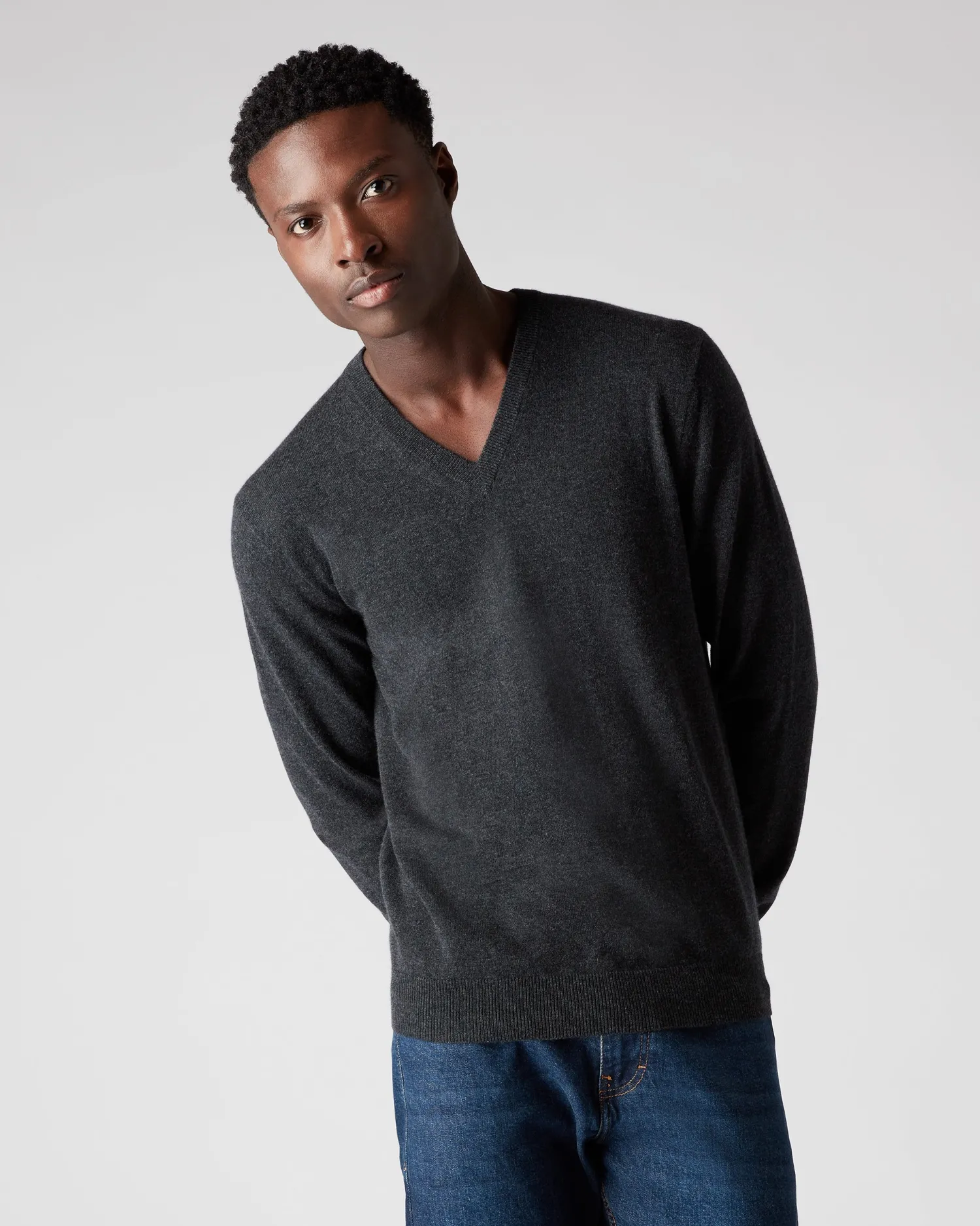 N.Peal Dark Grey | Classic Cashmere*Men's Burlington V Neck Cashmere Sweater