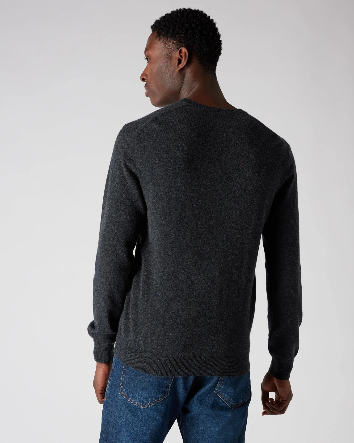 N.Peal Dark Grey | Classic Cashmere*Men's Burlington V Neck Cashmere Sweater