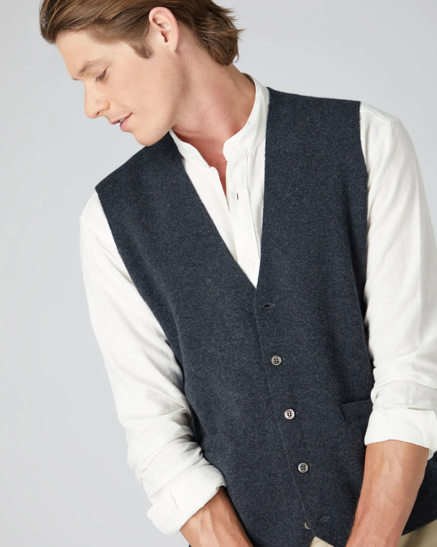 N.Peal Dark Grey | Classic Cashmere*Men's Chelsea Cashmere Waistcoat