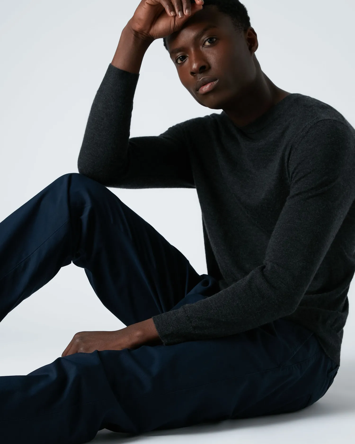 N.Peal Dark Grey | Fine Gauge Cashmere*Men's Covent Fine Gauge Cashmere Round Neck Sweater