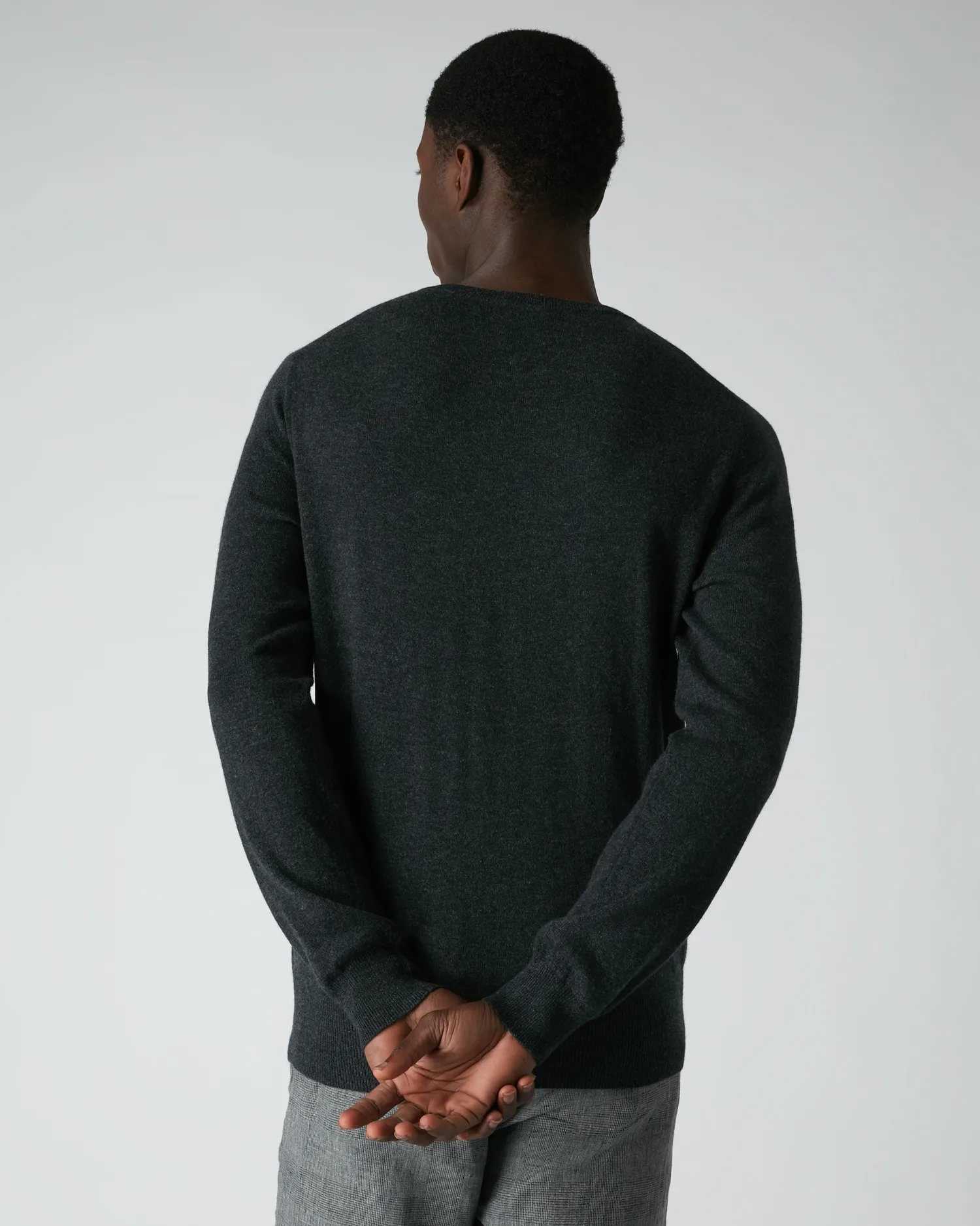 N.Peal Dark Grey | Classic Cashmere*Men's Oxford Round Neck Cashmere Sweater