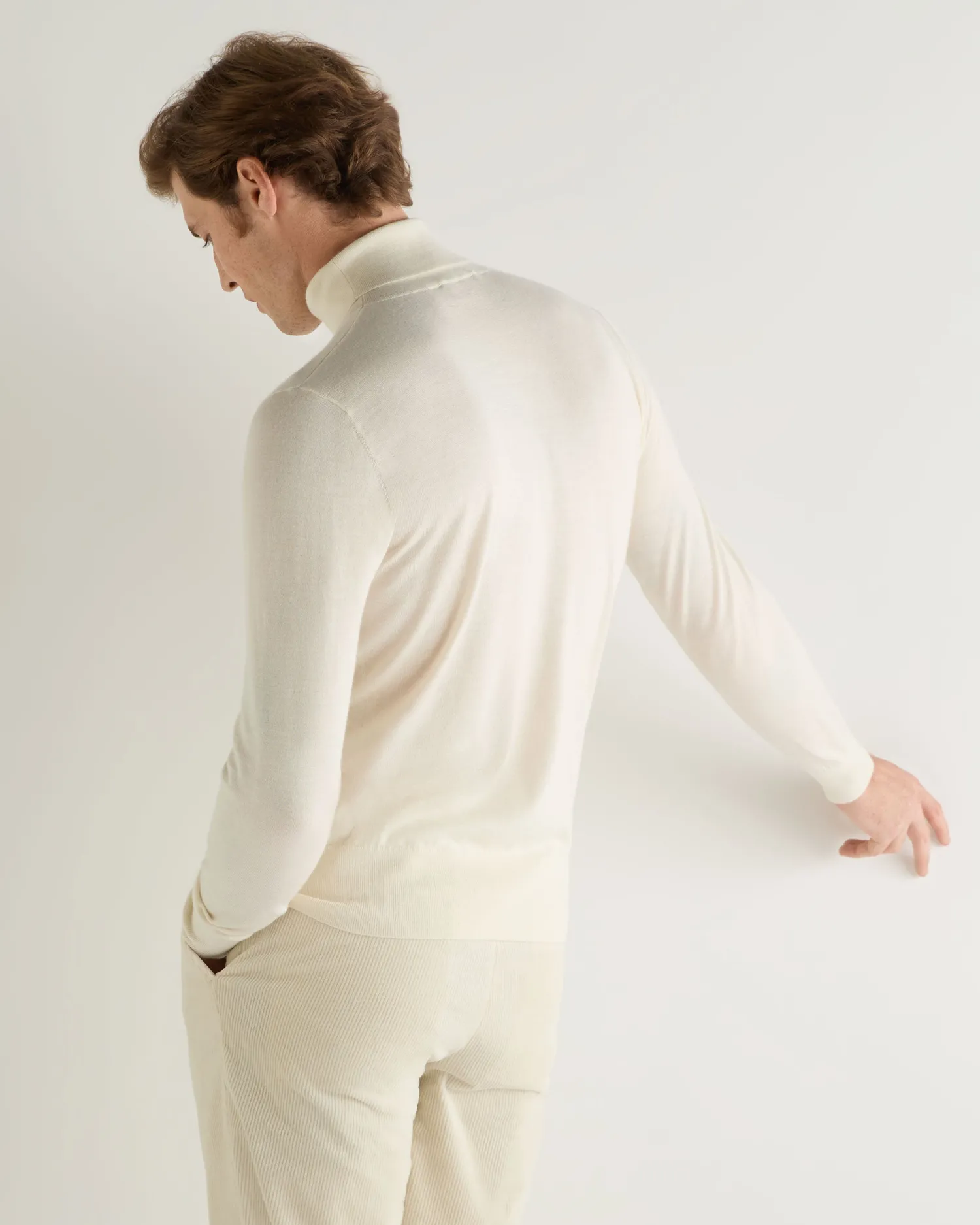 Women N.Peal White | White*Men's Pimlico Fine Gauge Cashmere Turtle Neck Sweater