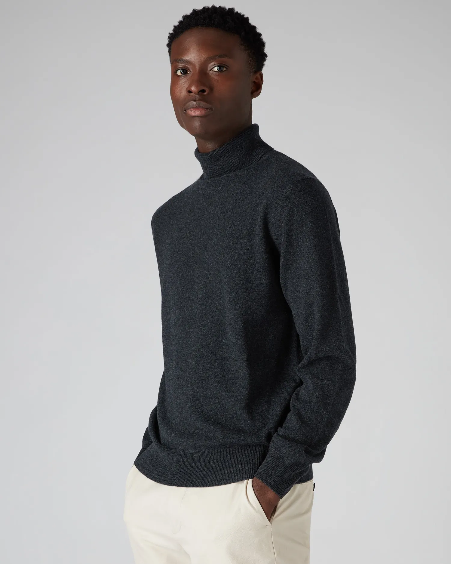N.Peal Dark Grey | Classic Cashmere*Men's Trafalgar Turtle Neck Cashmere Sweater