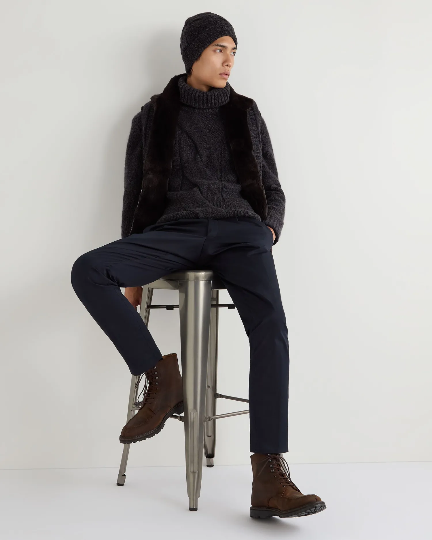 N.Peal Dark Grey | Textured Knits*Men's Wandsworth Cable Turtle Cashmere Sweater